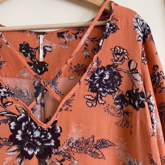 Free People Criss Cross Floral Tunic High/Low Hemline Blouse Size XS - Picture 3 of 11